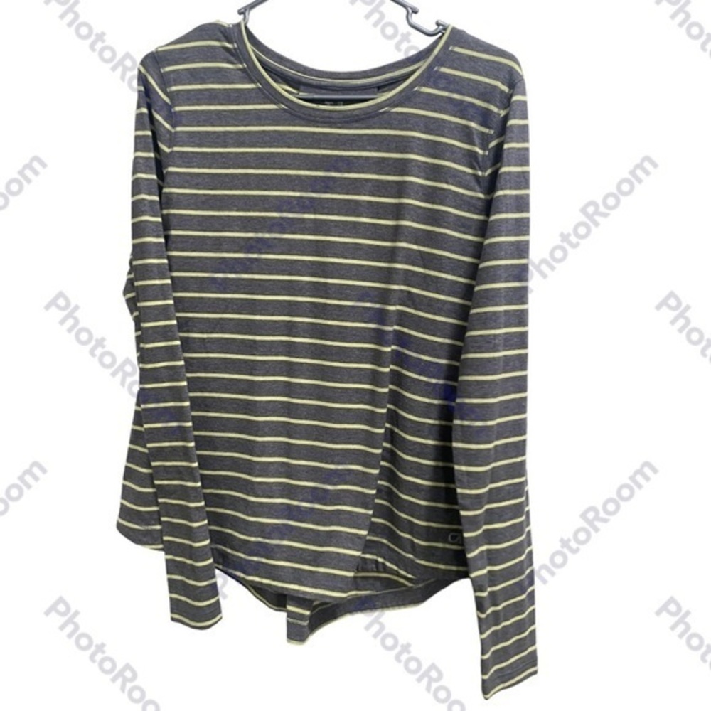Women’s GapFit size Medium Long Sleeved Top‎